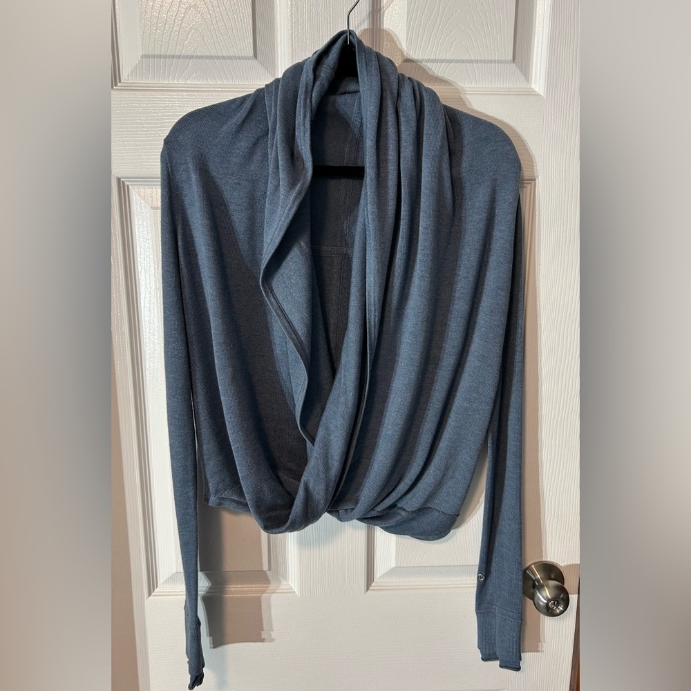 Lululemon Iconic Wrap. - Picture 10 of 16